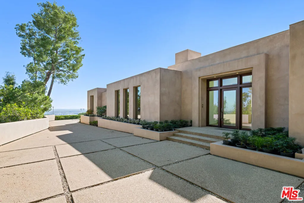 1016 N Hillcrest Road, Beverly Hills, California 90210 home-pic-5